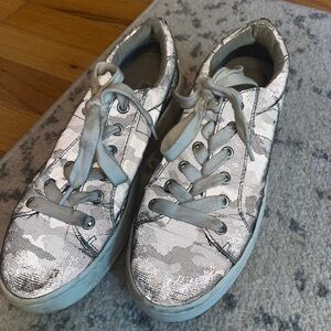 Steve Madden Reflective Grey & White Camo Sneakers